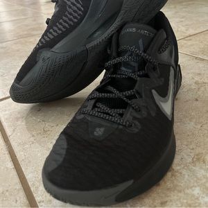 Nike Men's Giannis Immortality Basketball Shoes Black size 13